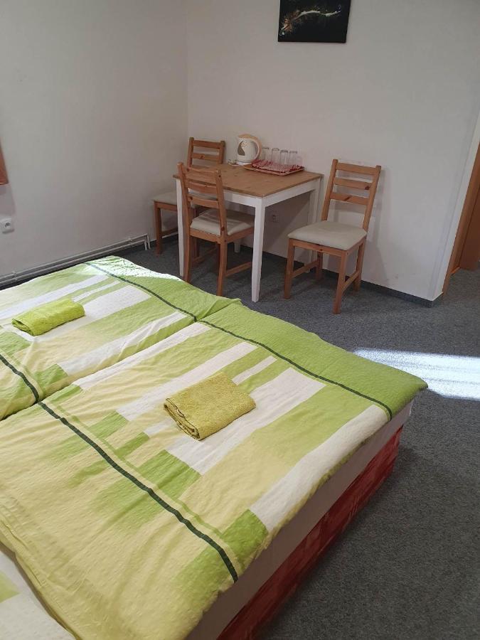 Hotel Decin Na Skrivance Екстериор снимка