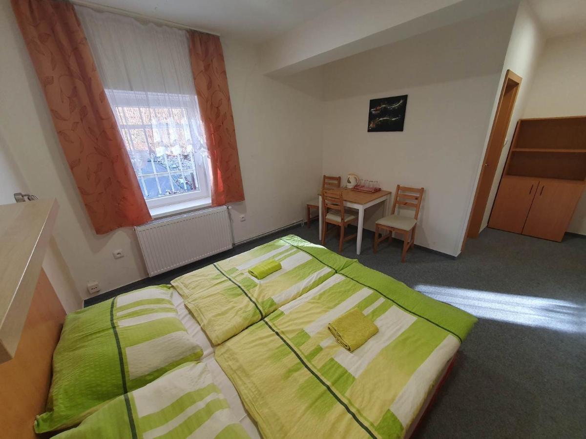 Hotel Decin Na Skrivance Екстериор снимка
