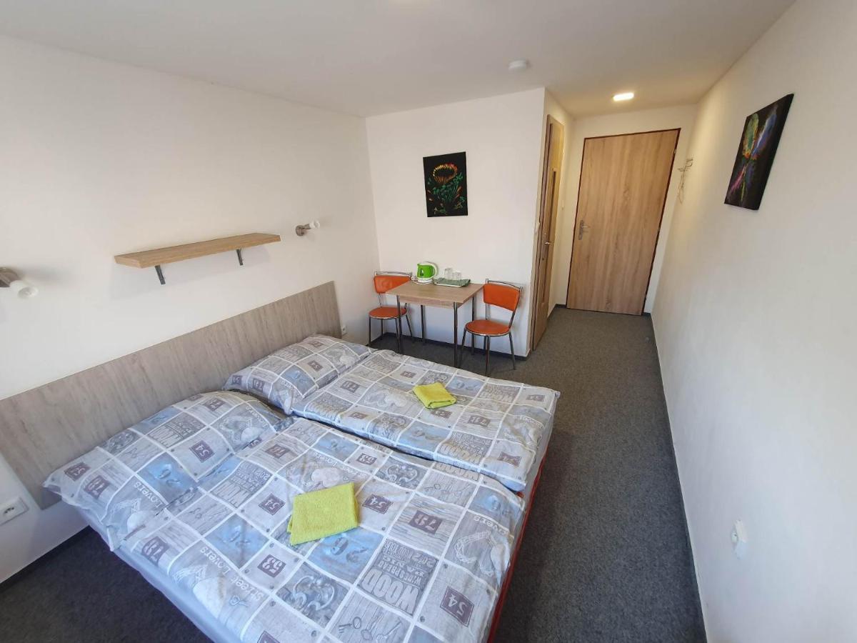 Hotel Decin Na Skrivance Екстериор снимка
