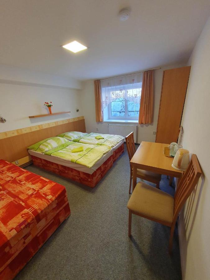 Hotel Decin Na Skrivance Екстериор снимка