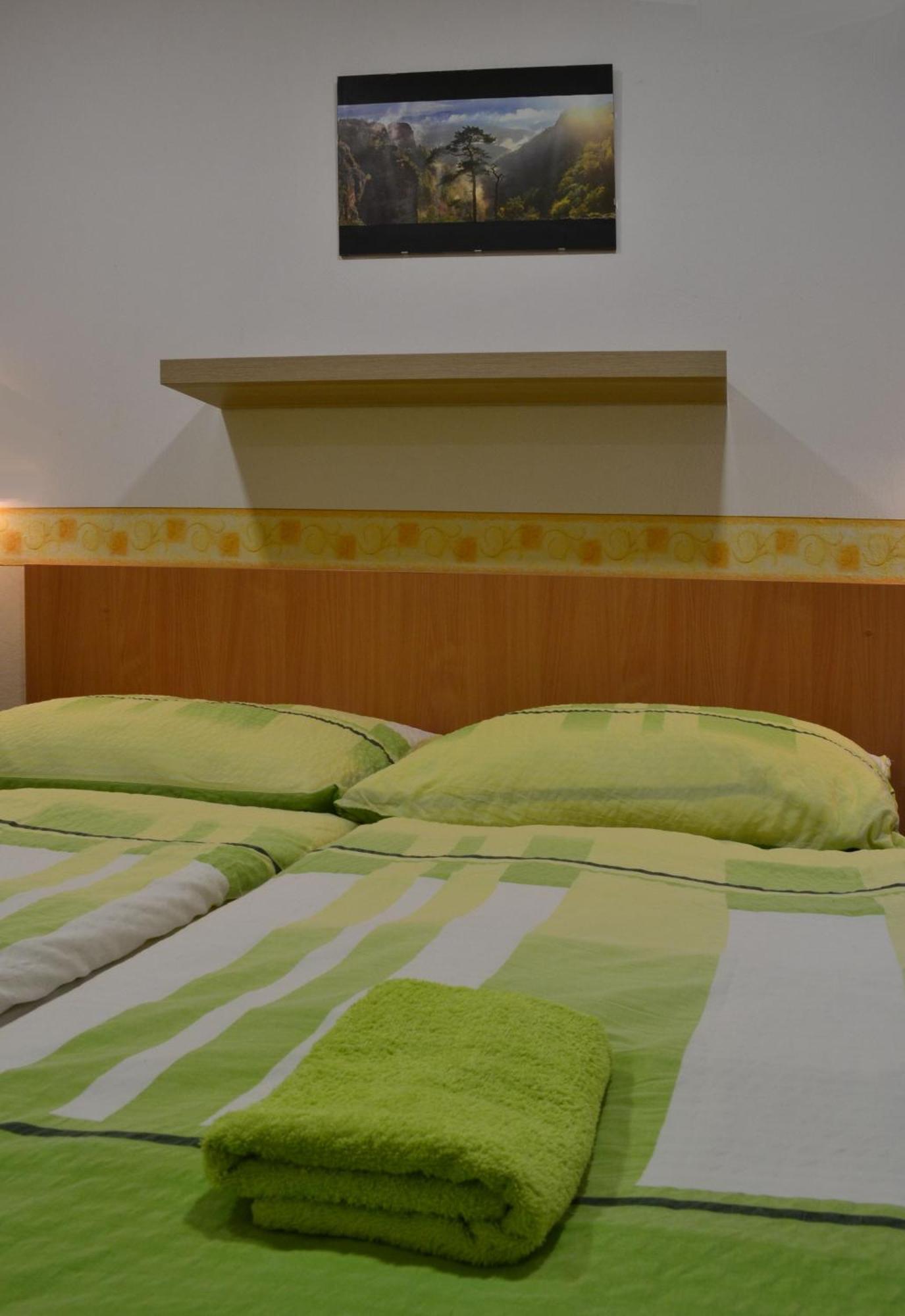 Hotel Decin Na Skrivance Стая снимка