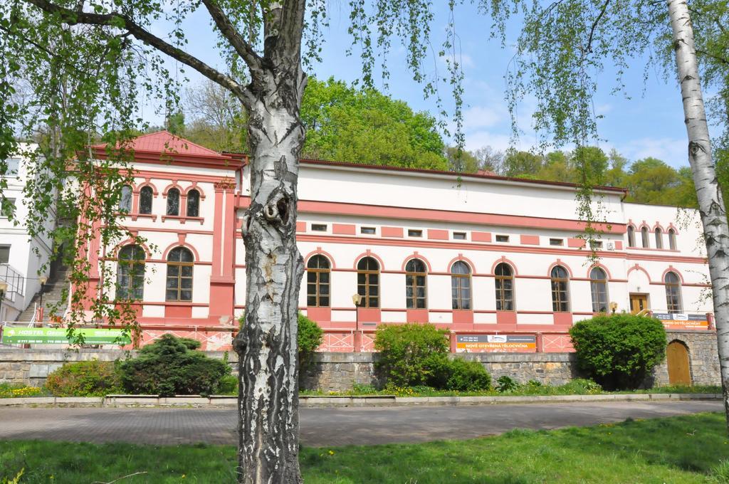 Hotel Decin Na Skrivance Екстериор снимка