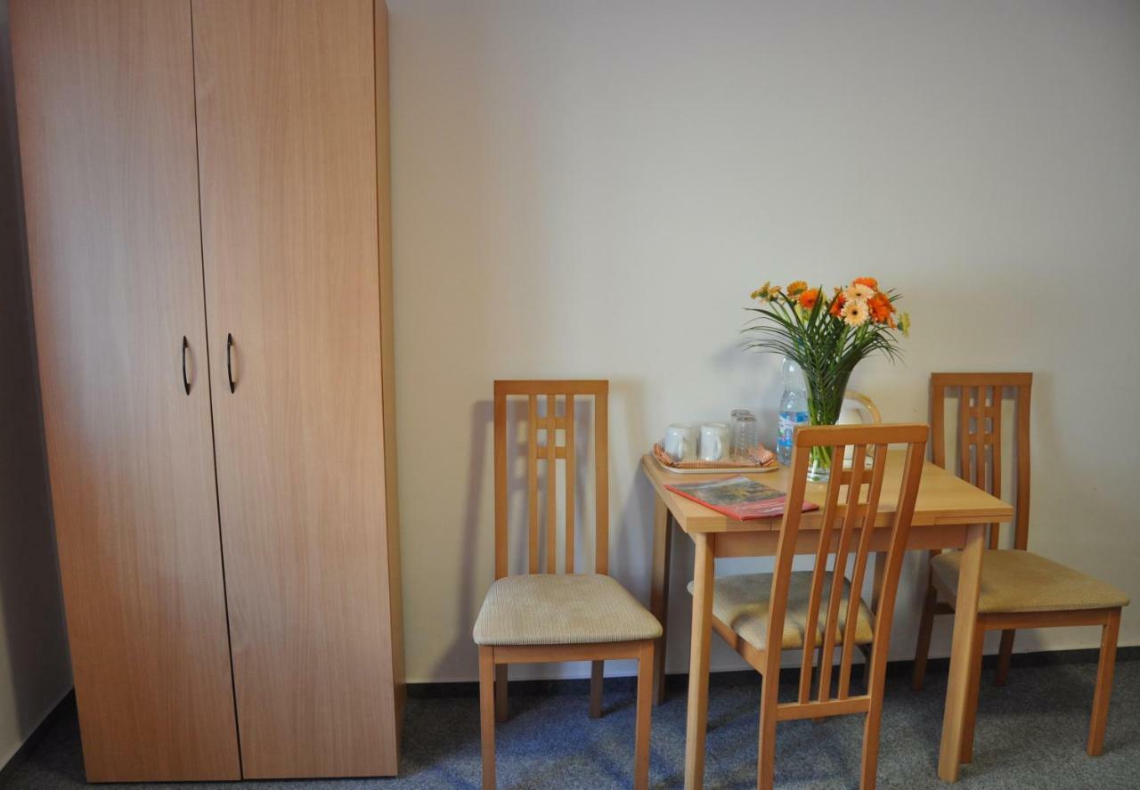 Hotel Decin Na Skrivance Екстериор снимка