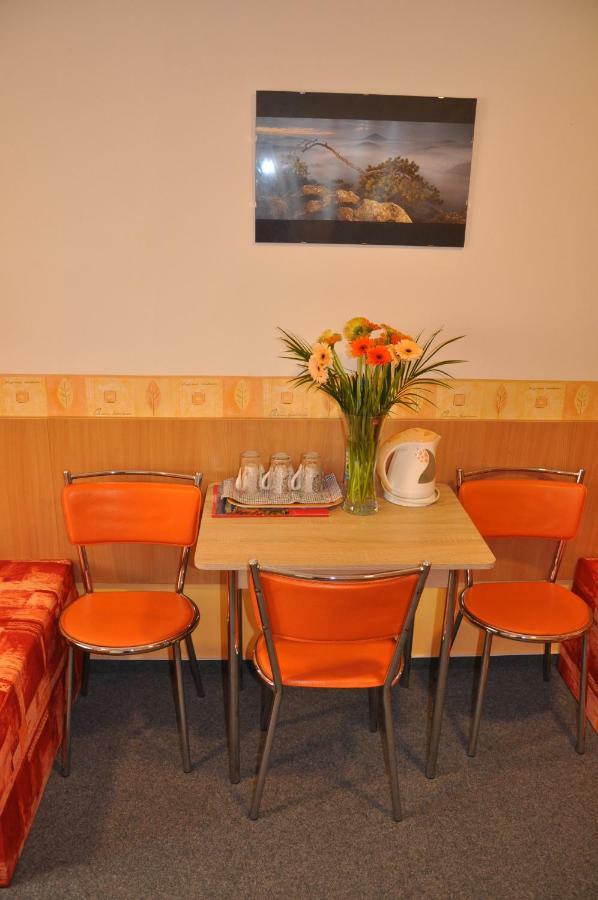 Hotel Decin Na Skrivance Екстериор снимка